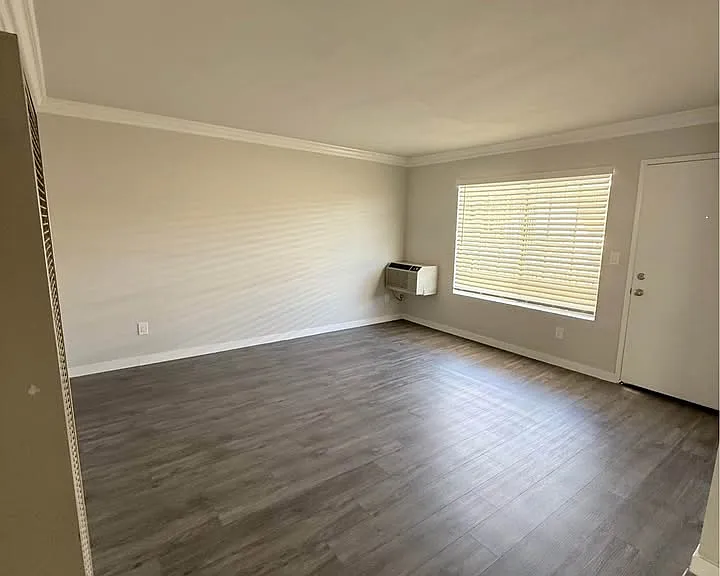 16850 Chatsworth St — Photo 7
