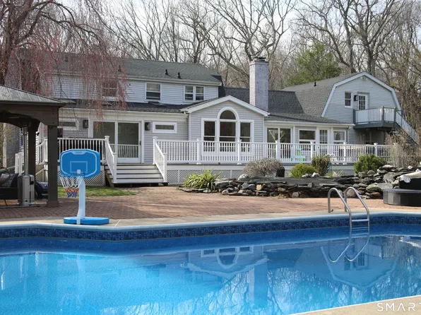 16 Diana Drive, Woodbridge, CT 06525