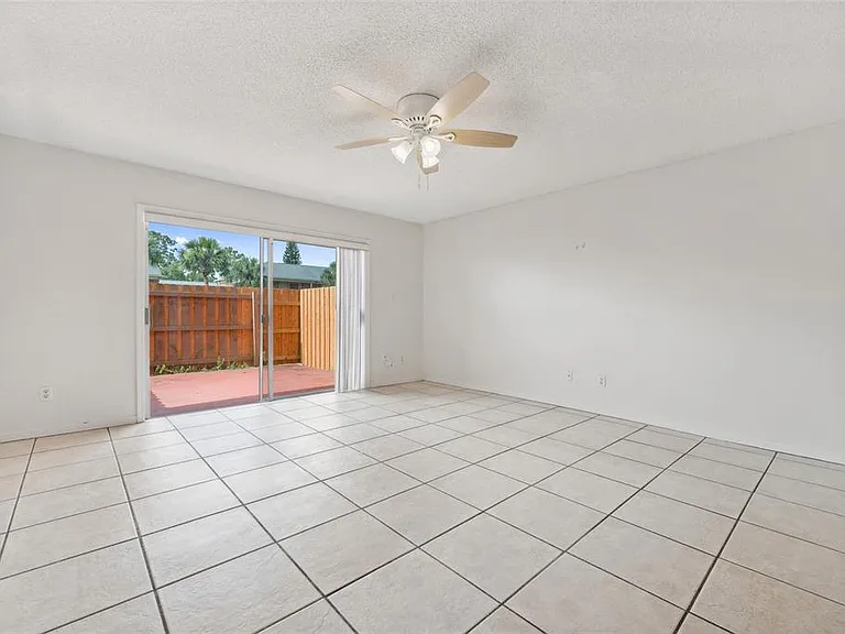 316 Georgetown Dr #316 — Photo 9