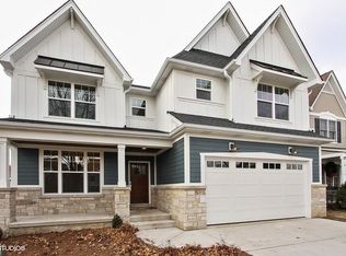 136 N Oak St, Elmhurst, IL 60126