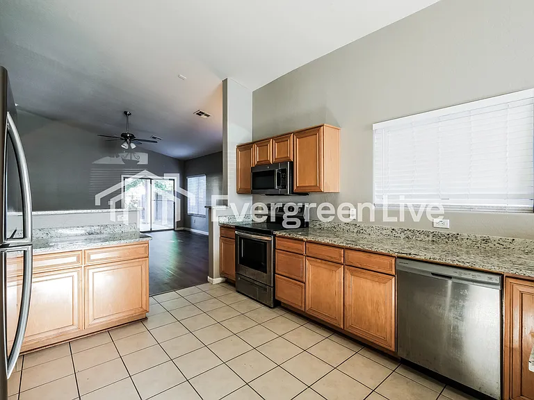 6026 N 68th Dr — Photo 7