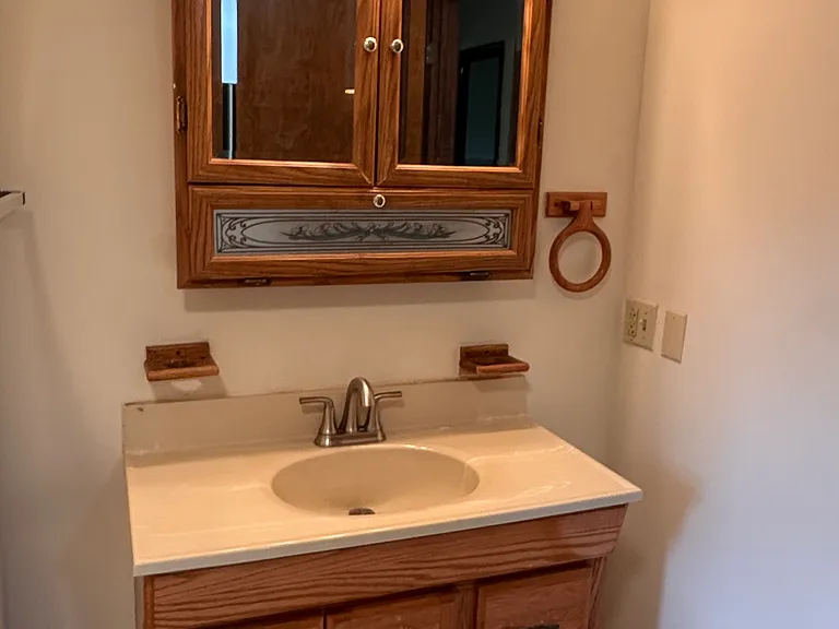 411 Marion St — Photo 12