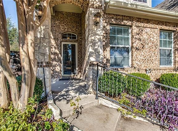 3rd image of 9312 Grosvenor Pl