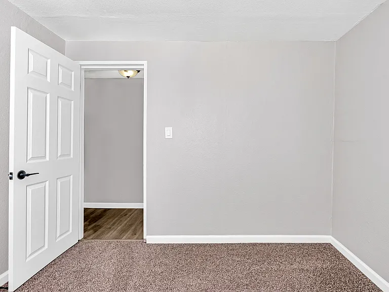 25752 Ellis St — Photo 2