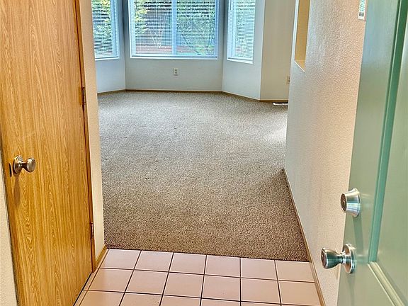 5th image of 1720 & 1718 Pear Street NE