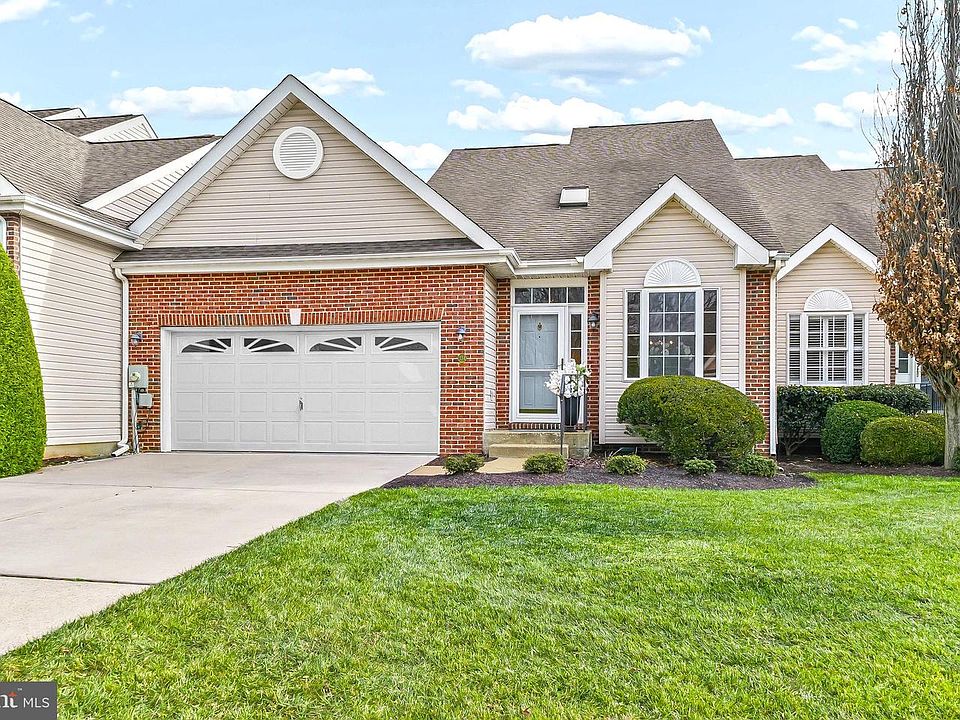 1st image of 334 Shannonbridge Dr