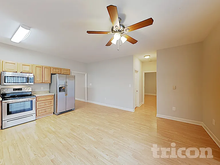 805 Stratford Rd — Photo 7