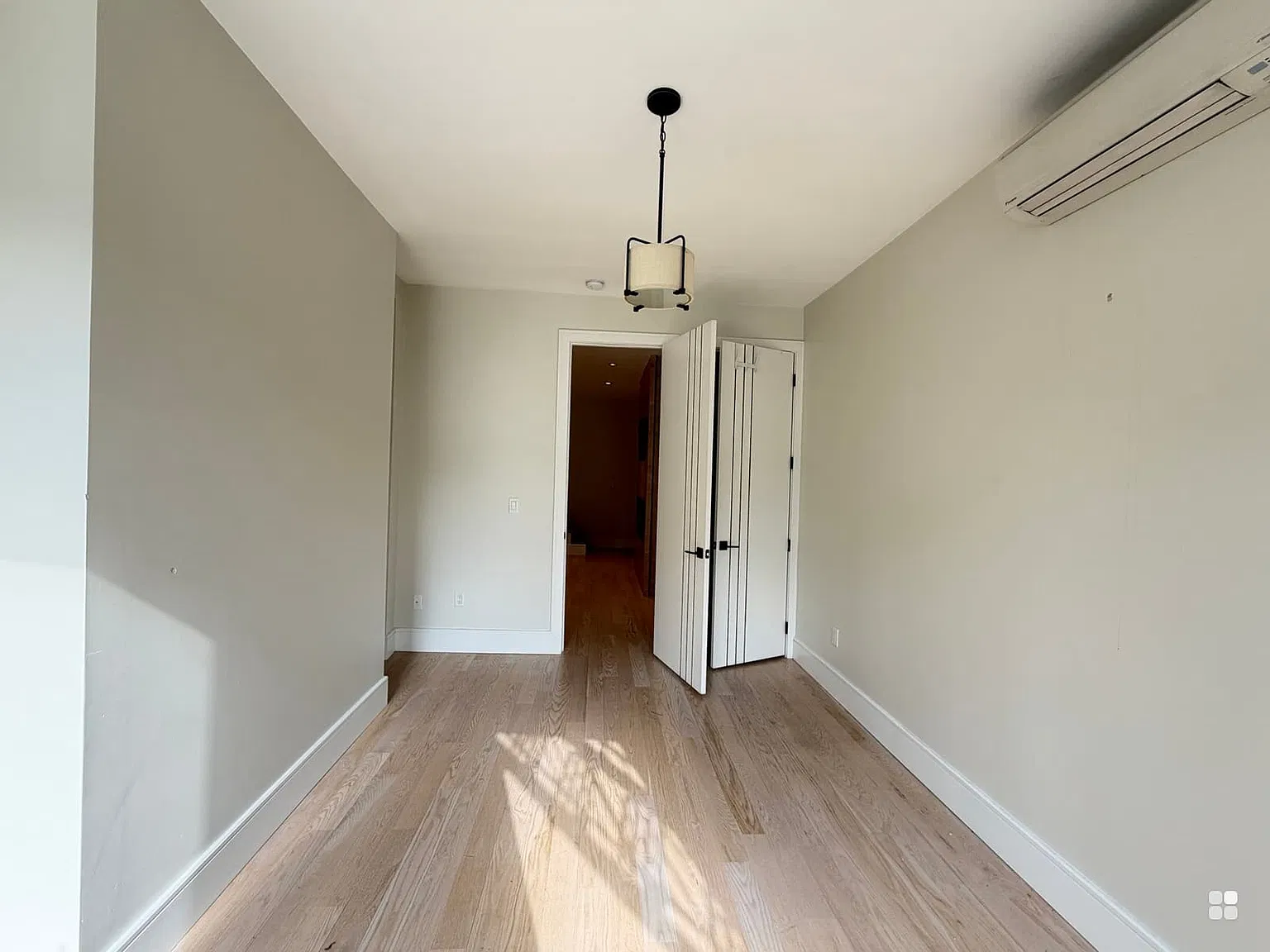 542 Newark Ave — Photo 3