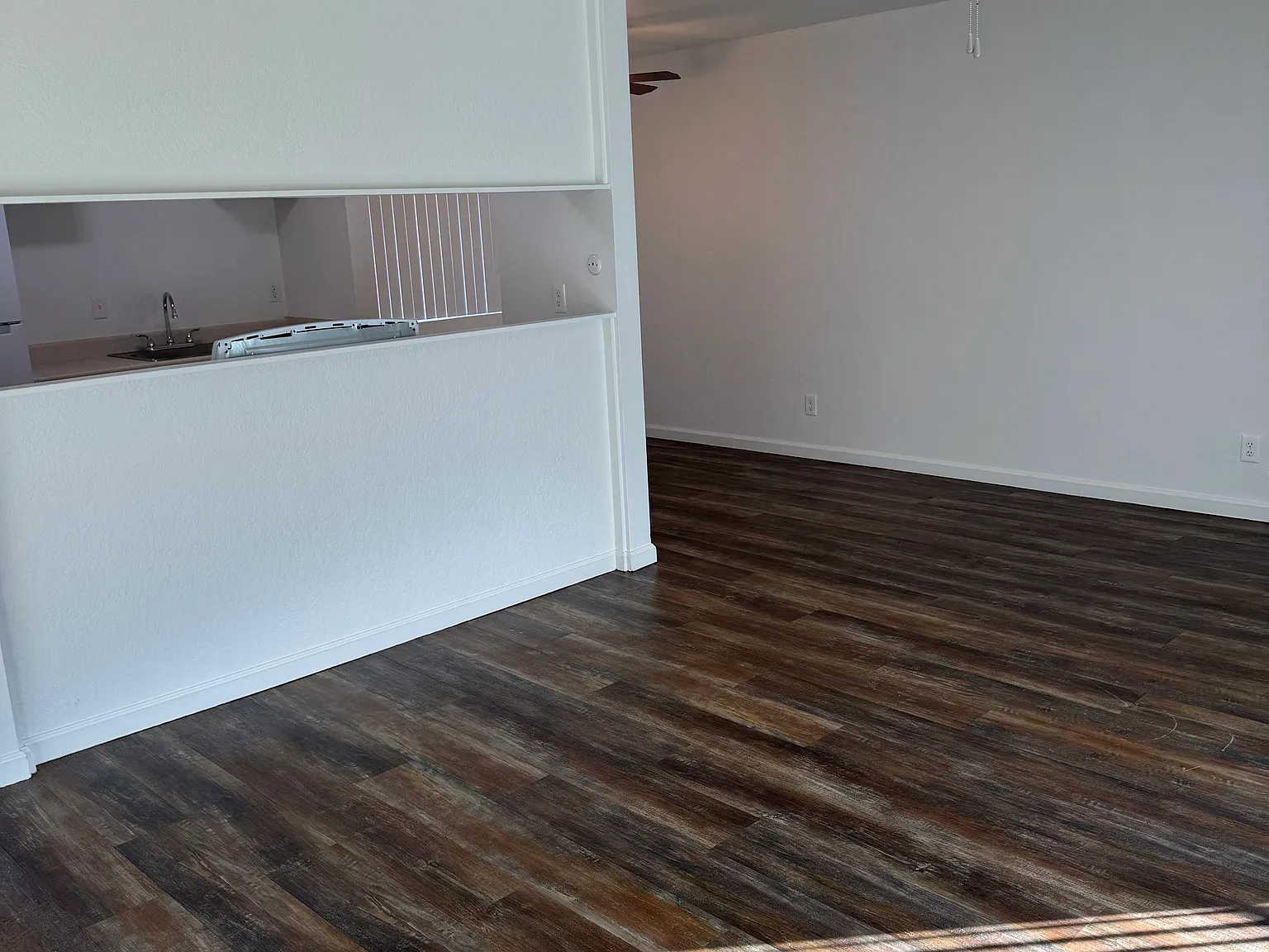 2591 Laurel St — Photo 3