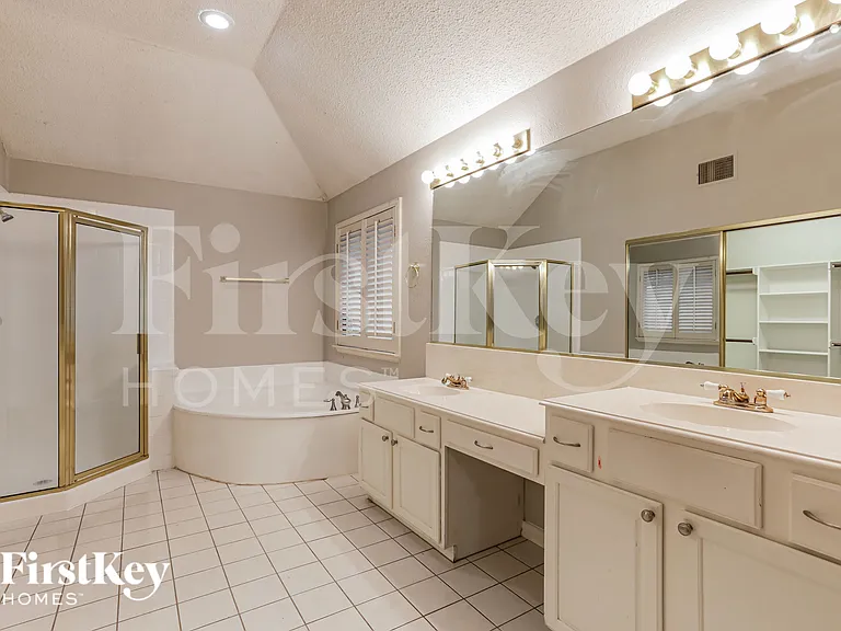 2329 Bent Brook Dr — Photo 12