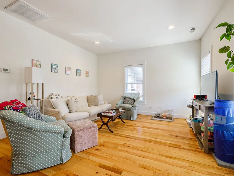 408 N Robinson — Photo 5