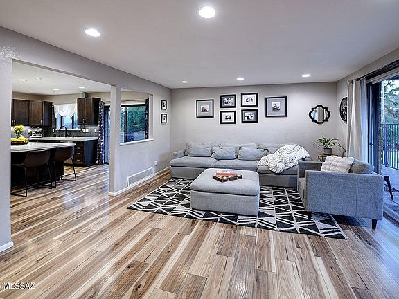 3rd image of 3755 N Knollwood Cir