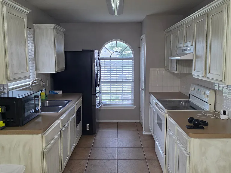 1210 Saddle Dr — Photo 4