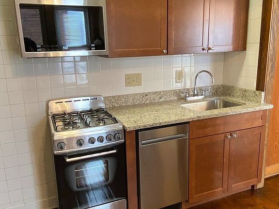 4th image of 2354 N Cambridge Ave APT 225