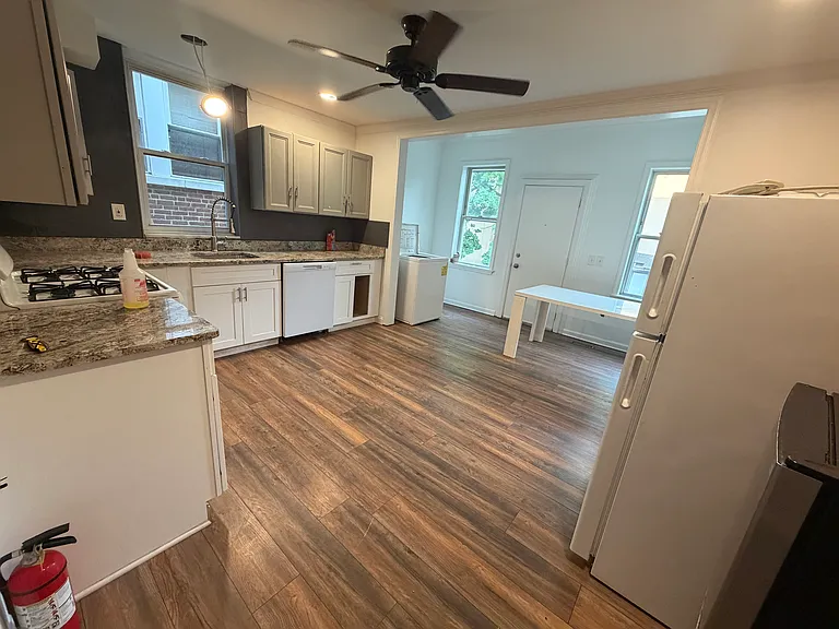 1318 Arch St — Photo 3