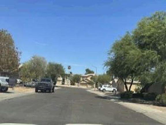 Exterior Neighborhood (street photo)