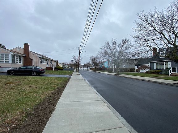 5th image of 113 Grover St