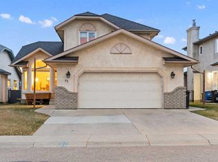 43 E Sunset Cres, Okotoks, AB T1S 1P3