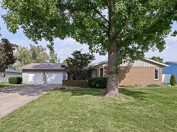 2nd image of 903 Crestview Ln