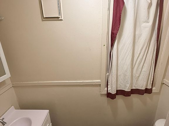 5th image of 41 Armstrong Ave