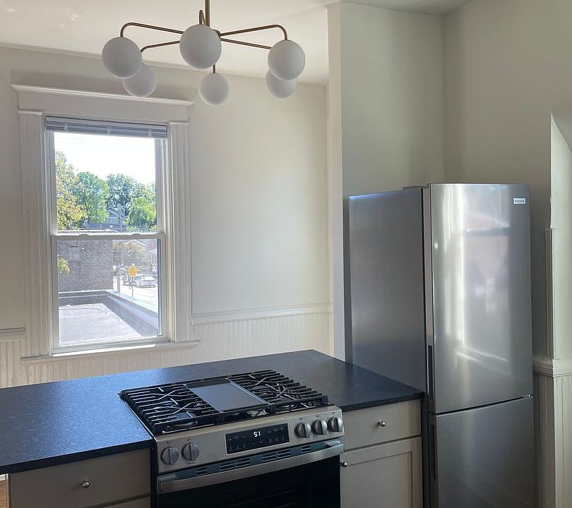 1st image of 1923 Greenup St APT 4