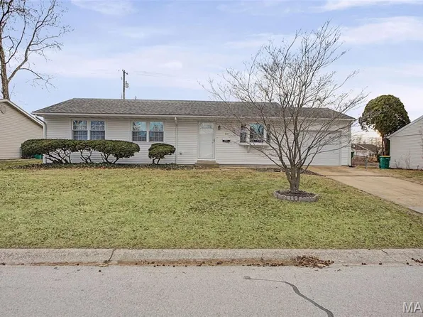 601 Dartmouth Dr, O'Fallon, IL 62269