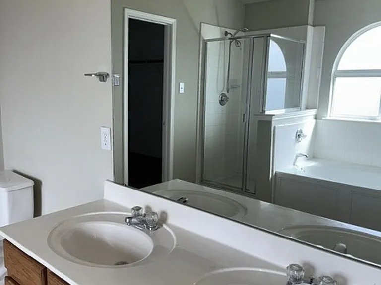 2411 Canyon Springs Dr — Photo 10