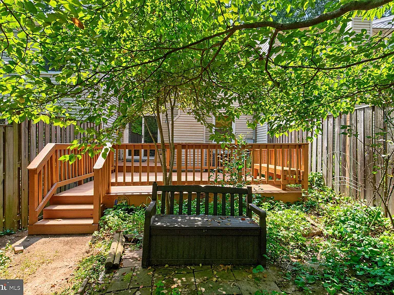 8228 Goldstream Ct — Photo 30