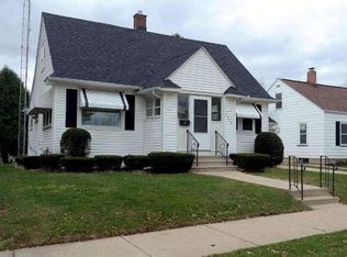 5716 36th Ave, Kenosha, WI 53144