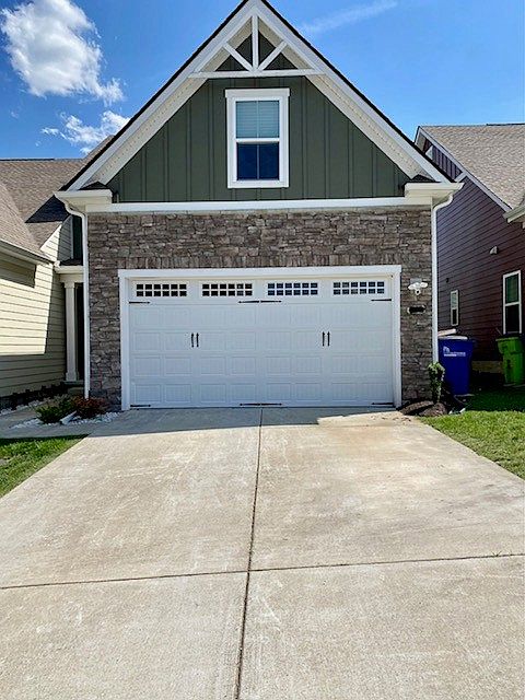 1st image of 162 Wicklow Dr