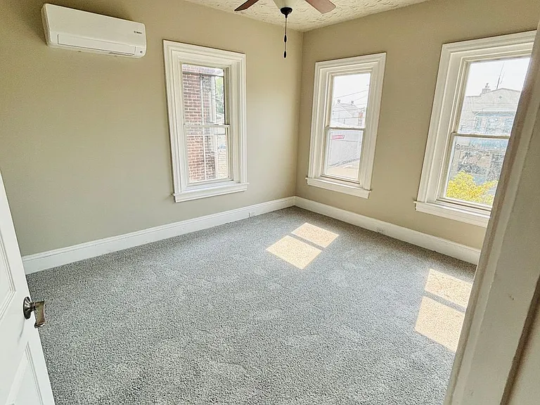 718 Linden St — Photo 6