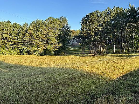 2nd image of 672 Kemp Rd