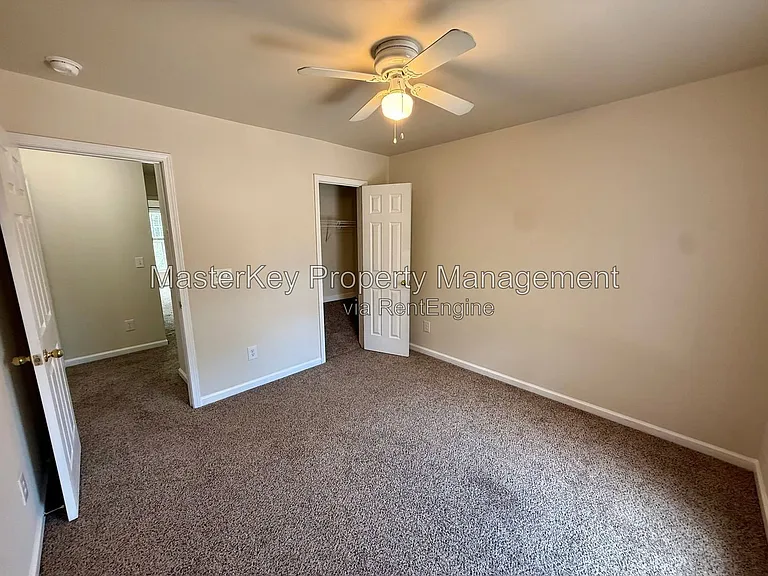 414 Walnut Woods Dr — Photo 17