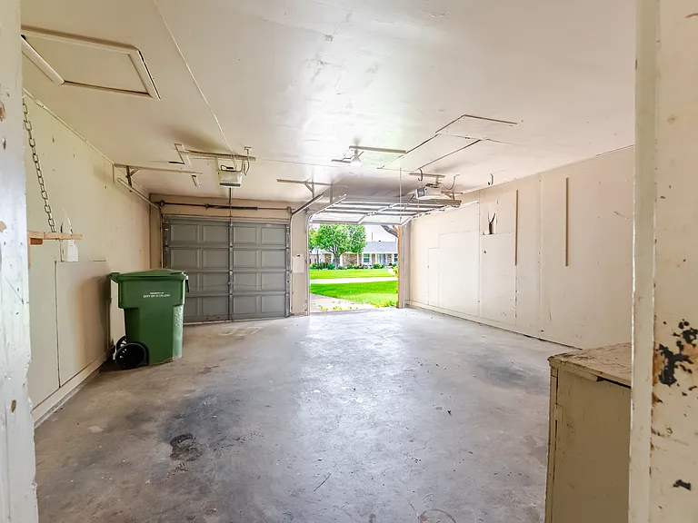 105 E Woodbury Dr — Photo 19