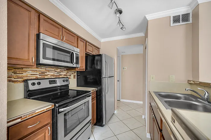 8630 Mallard Reserve Dr #101 — Photo 14