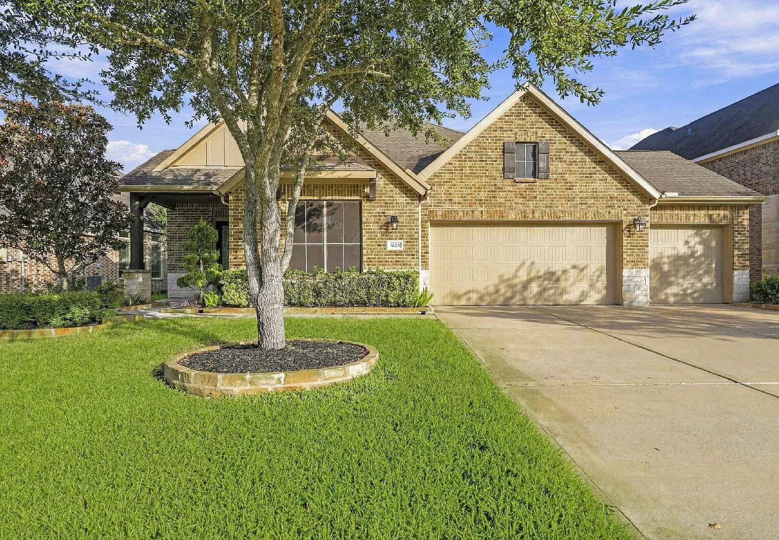 4 bed, 3.0 bath, 2476 sqft, $2,895 — Photo 3