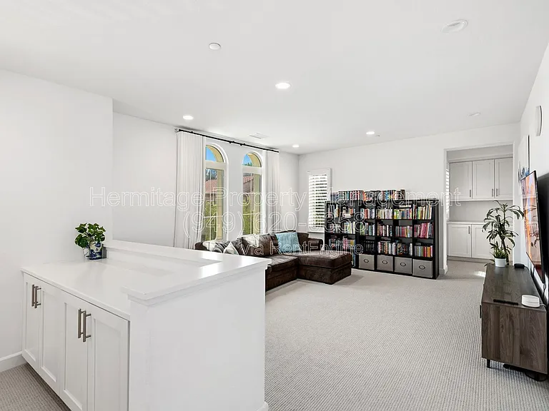 61 Furlong — Photo 19