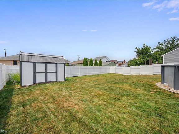 3rd image of 116 Zenith Ct