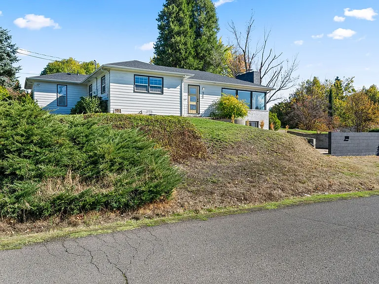560 N Keene Way Dr — Photo 3