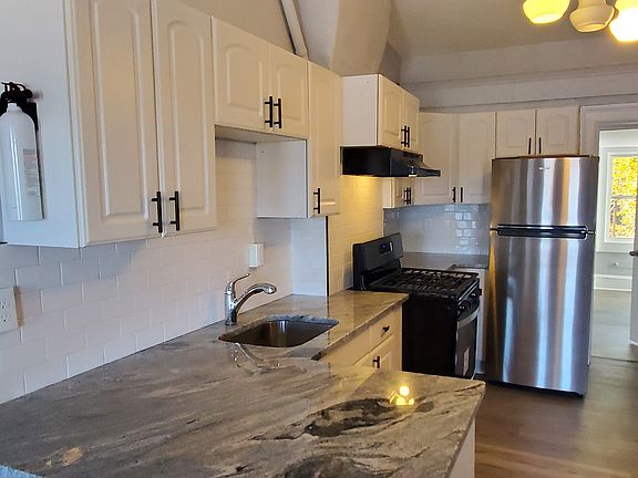 4th image of 119 Montgomery St #3