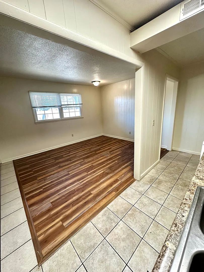 University Pointe Apartments — Photo 4