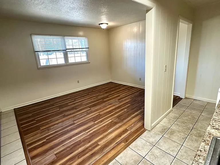 University Pointe Apartments — Photo 12