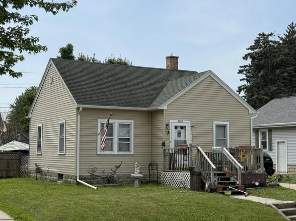 2213 La Follette AVENUE, Manitowoc, WI 54220