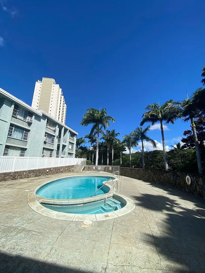 Pearlridge Gardens & Towers, Newly renovated 2 bed, 2 ba, 1 parking incl water/sewer, building am... — Photo 3