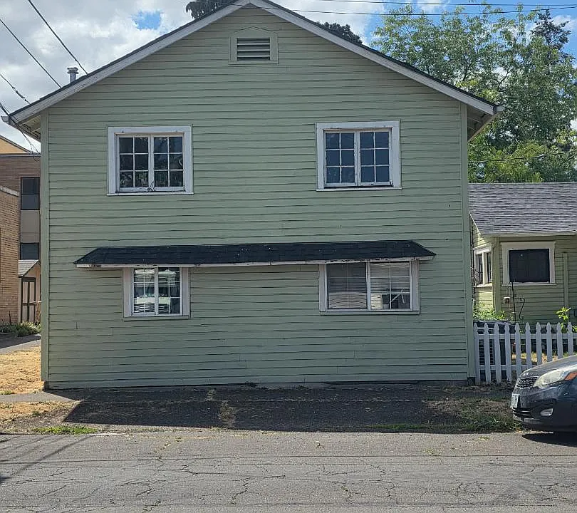 114 Madison St SE #B