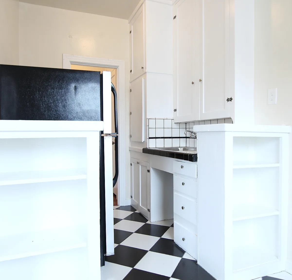 Studio, 400 sqft, $1,895 — Photo 3