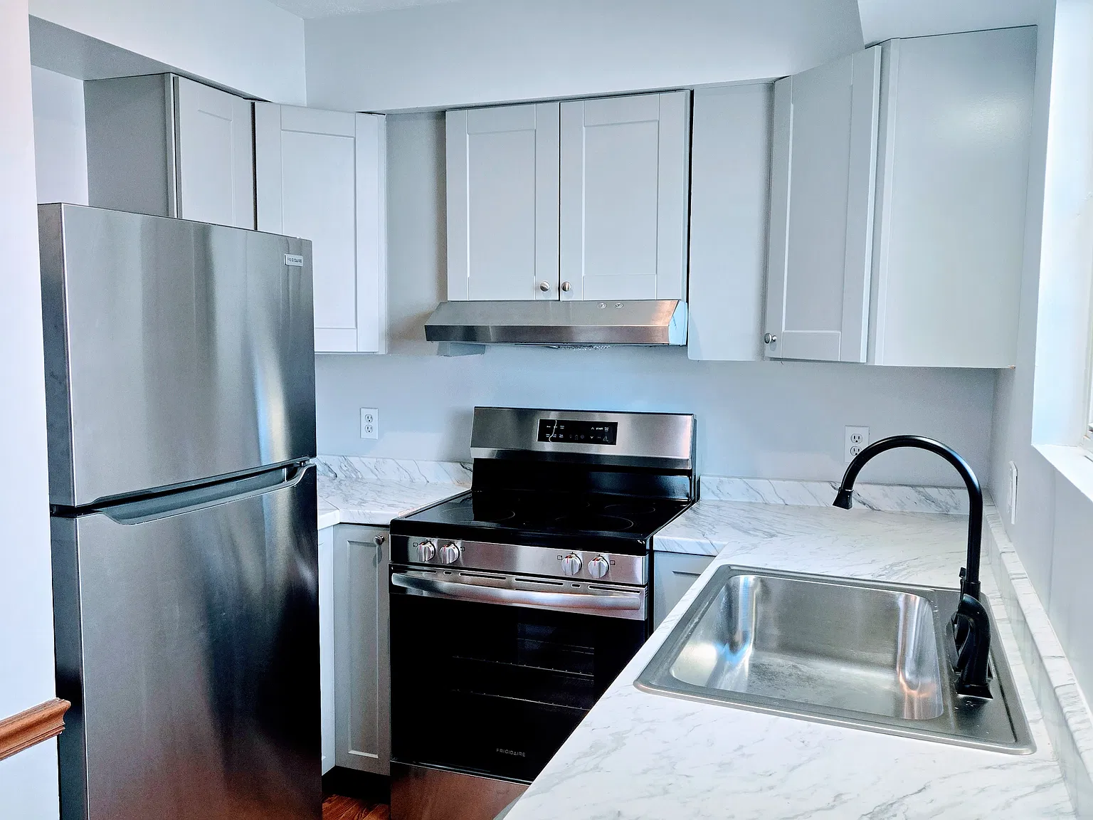 2 bed, 1.5 bath, 1200 sqft, $1,600 — Photo 2
