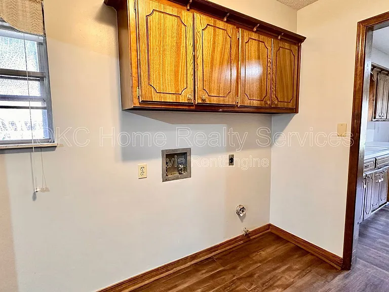 12109 Camelot Dr — Photo 15