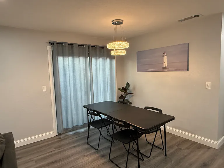 1095 Aspen Dr — Photo 3