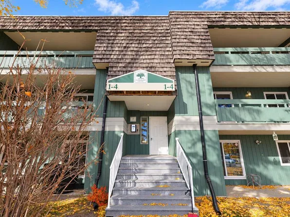 315 E Southampton Dr SW #1216, Calgary, AB T2W 2T6